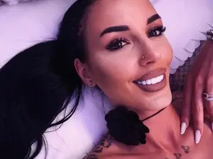 Myfreecams Live Sex Cam of SelenaMoon