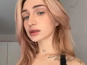 Myfreecams Nude Webcam of Roselyn_