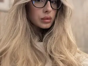 Myfreecams Sex Cam of MaddieBriggs