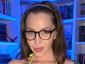 Myfreecams Nude Webcam of NerdyBody
