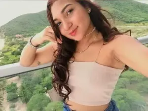 Myfreecams Adult Webcams of miranda_sunny