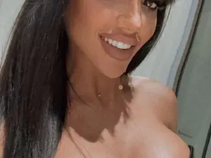 Myfreecams Nude Webcam of Erikabeee1