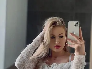 Myfreecams Adult Video Chat of Cold_Blonde