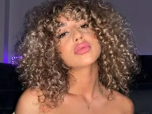 Myfreecams Watch Live Sex Cams of sweetcurlyyy