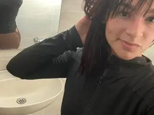Myfreecams Free Porn Cam of Bella_Rouse9