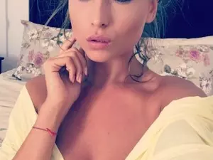 Myfreecams Sex Chat of Carollyne_