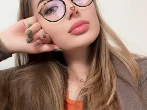 Myfreecams Watch Live Sex Cams of Adeline_D