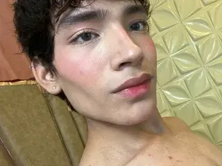 Streamate Nude Webcam of Isaac_Nova