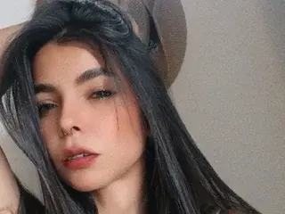 Streamate Free Porn Cam of LIZGENSY