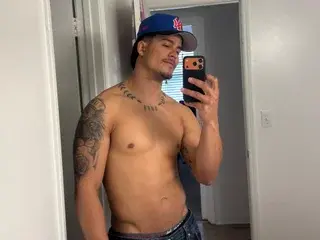 Streamate Adult Webcam of Logan_metamorf