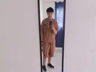 Streamate Live Sex Cam of RoyalDrake_OS