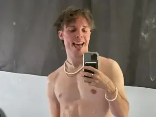 Streamate Free Porn Cam of ShawnTwunk