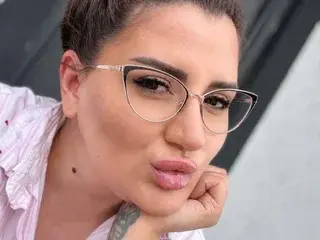 Streamate Nude Webcam of SophieRoouse