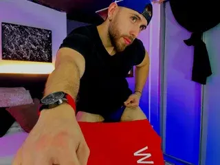 Streamate Live Porn of MaxiimoWolf