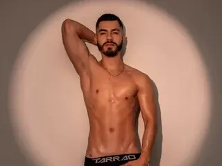 Streamate Free Porn Cam of Cameros_Pierce