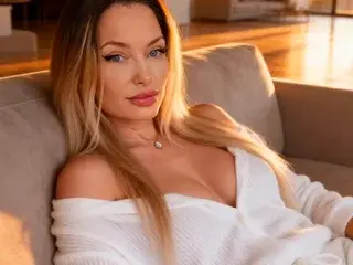 Streamate Live Sex Cam of IsaVelvetxxx