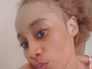 Streamate Live Sex Cam of Minieme18