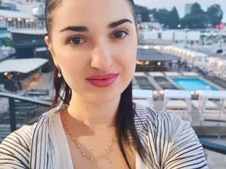 Streamate Live Sex Cam of Meri_Gold