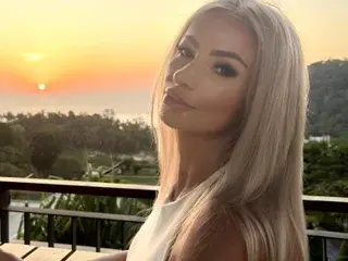 Streamate Live Sex of MarillynnMoon
