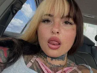 Streamate Free Porn Cam of HoneyDripsOnYou