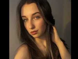 Streamate Nude Webcam of HeylaRose