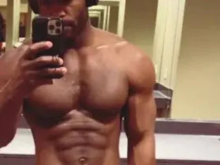 Streamate Nude Webcam of MrBrownChoc