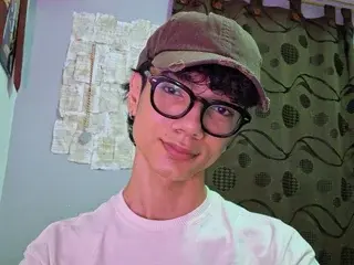 Streamate Free Porn Cam of Phillicious22