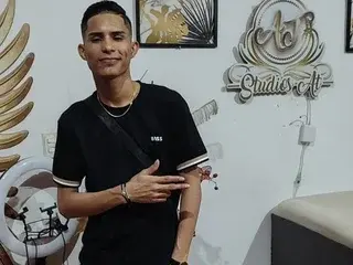 Streamate Free Live Porn of Damian_lion