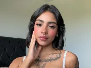 Streamate Live Porn of Kiara_Elyon