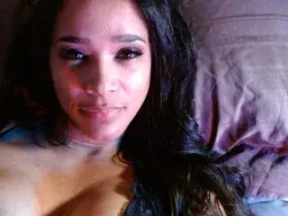 Streamate Nude Webcam of Leonoraaa
