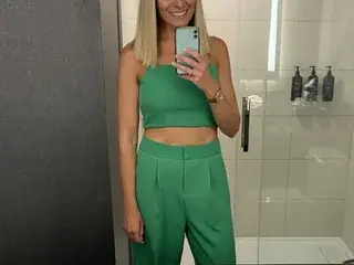 Streamate Nude Webcam of RebeccaXoXo