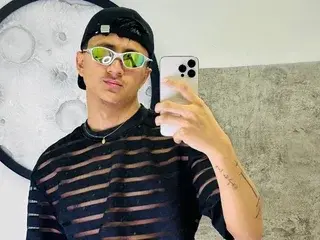 Streamate Nude Webcam of Leoo_hot