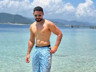 Streamate Nude Webcam of Derry_HugeCock