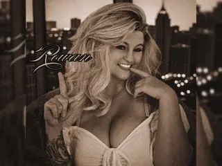 Streamate Private Sex Chat of RowanRevnaDisa