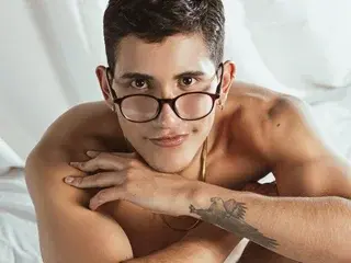 Streamate Adult Webcams of Emilio_rivs
