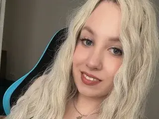 Streamate Nude Webcam of Luna_Gaze