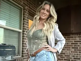 Streamate Live Sex of MissBehavin90