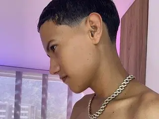 Streamate Sex Cam of ToyBoy7777