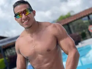 Streamate Nude Webcam of Frank_heaven