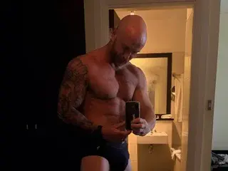 Streamate Watch Live Sex Cams of Biggerthebetter85