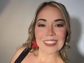 Streamate Nude Webcam of Anna_Luu