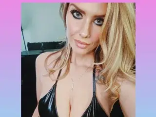 Streamate Adult Webcam of Ellie_Conrad