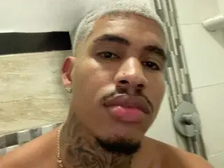 Streamate Live Sex Cam of Drakehottt