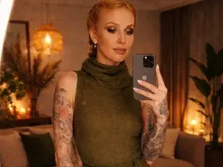 Streamate Live Porn of JessieGarvet19