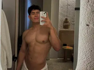 Streamate Nude Webcam of andrewsgray