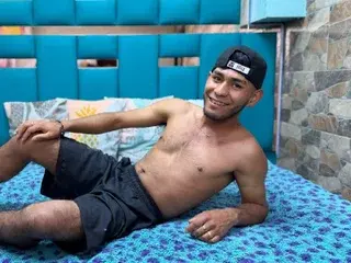 Streamate Watch Live Sex Cams of Noahwarm