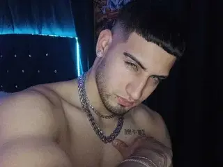 Streamate Sex Cam of GiomarReyesX