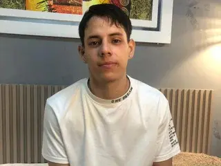 Streamate Watch Live Sex Cams of RoaSexi25