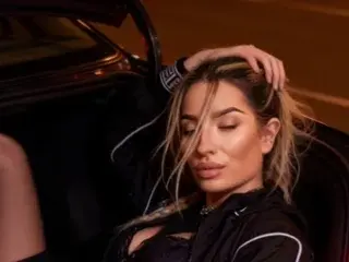 Streamate Live Porn of MeganBlazeee