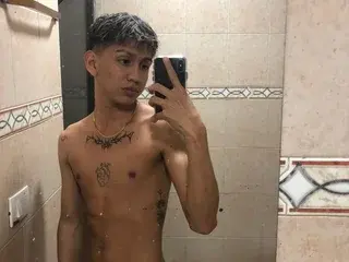 Streamate Nude Webcam of OliverSmiith